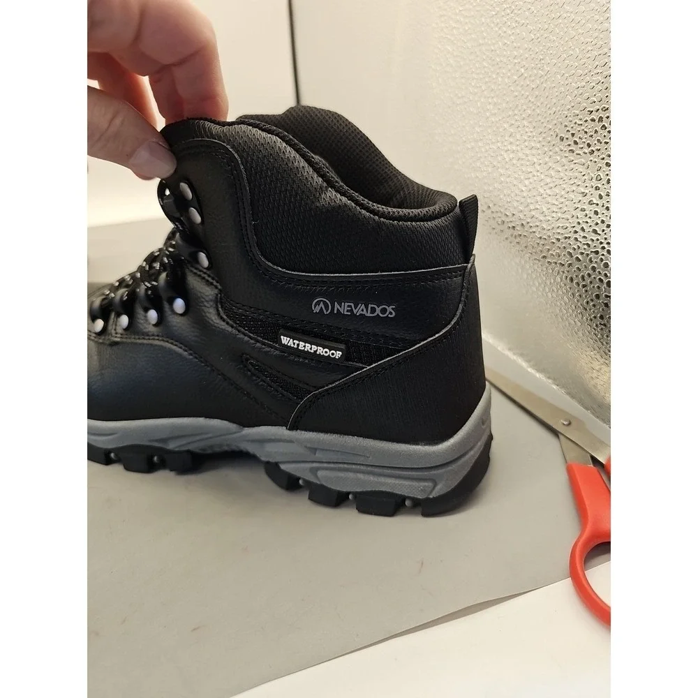 Mens: Nevados ROMA Hiking Boots Size 8.5 M Waterproof‎ New